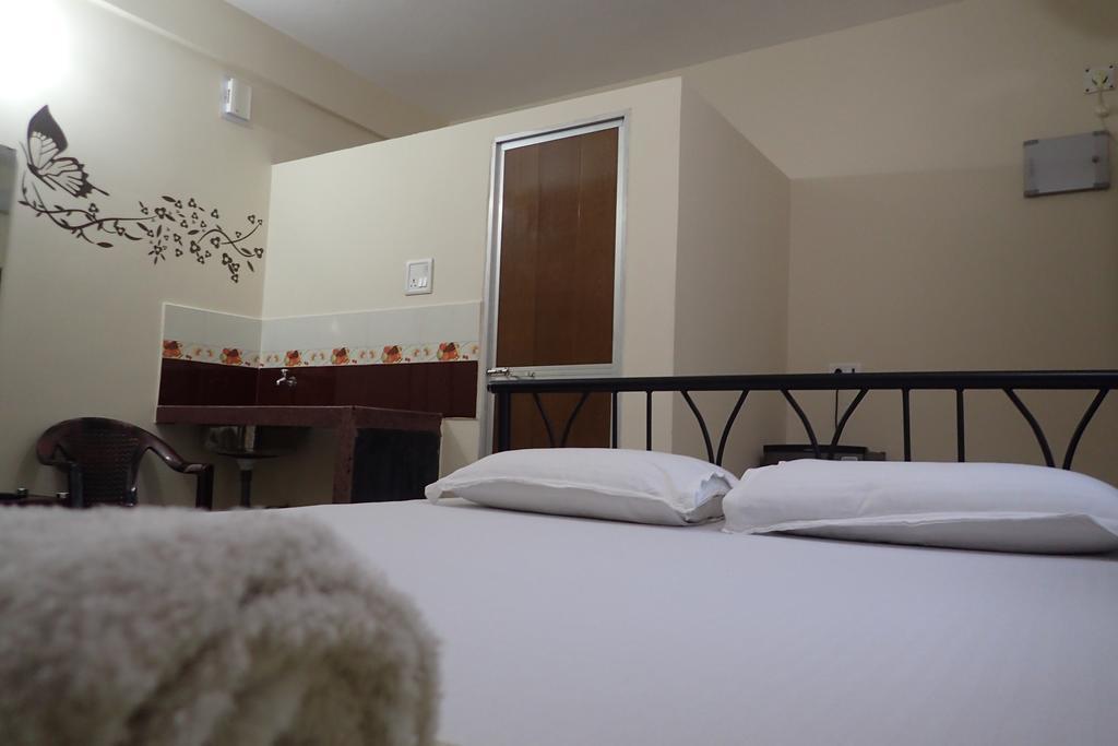 Bella Guest House Калангут Экстерьер фото